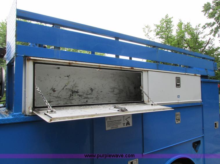 image for item B2954 2005 International DuraStar 4300 service truck