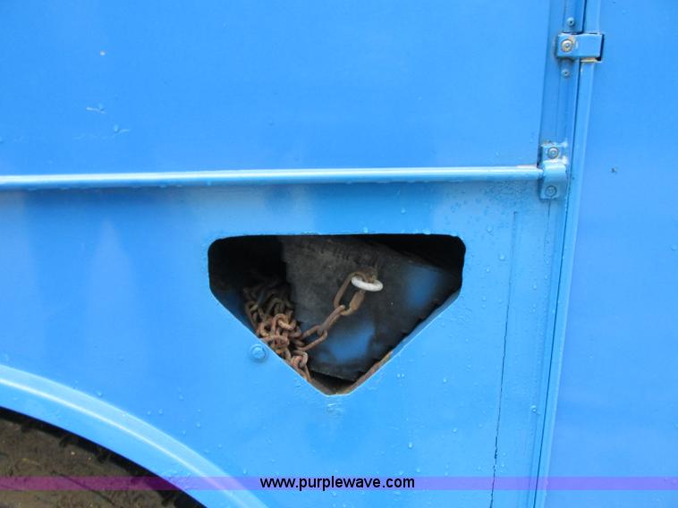 image for item B2954 2005 International DuraStar 4300 service truck