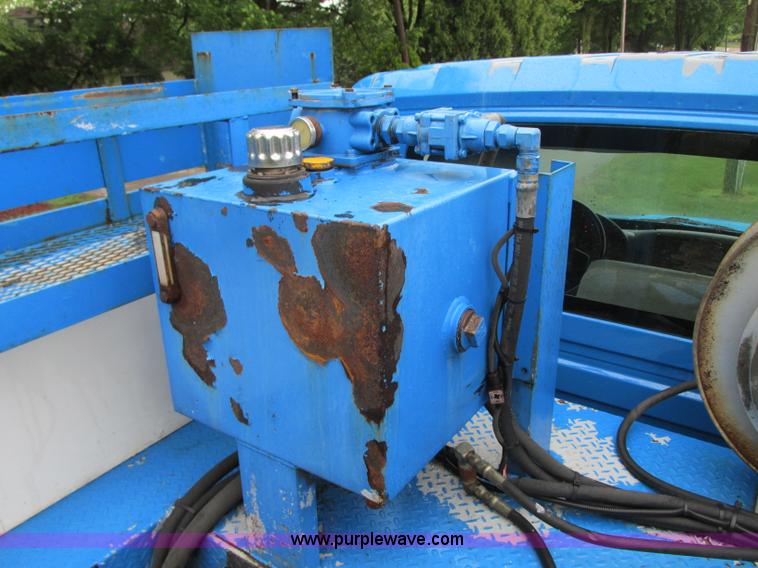 image for item B2954 2005 International DuraStar 4300 service truck