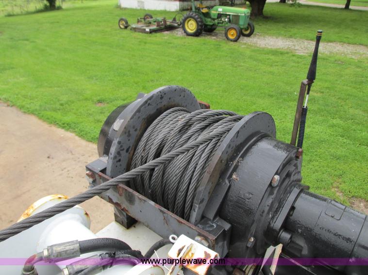 image for item B2954 2005 International DuraStar 4300 service truck