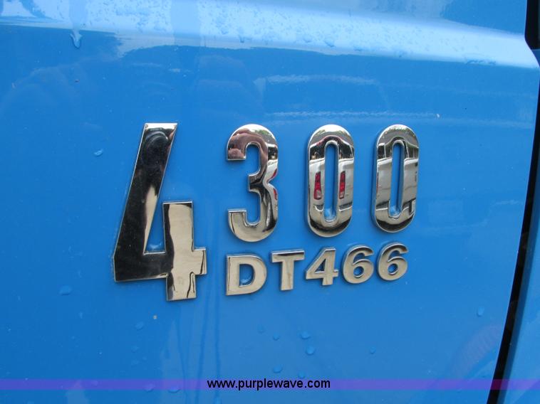 image for item B2954 2005 International DuraStar 4300 service truck