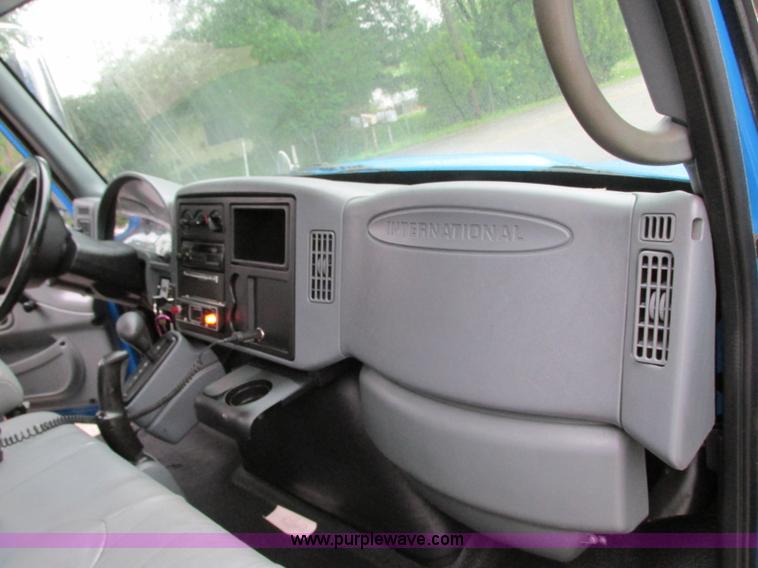 image for item B2954 2005 International DuraStar 4300 service truck