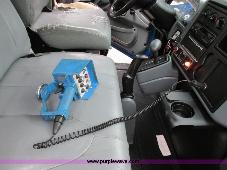 image for item B2954 2005 International DuraStar 4300 service truck