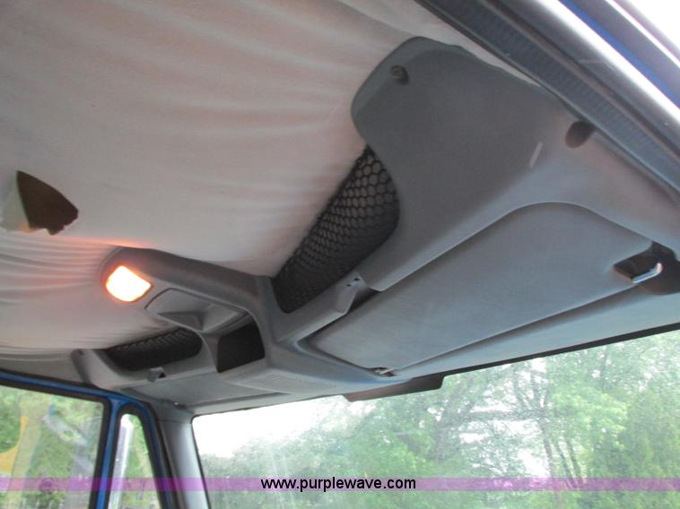 image for item B2954 2005 International DuraStar 4300 service truck