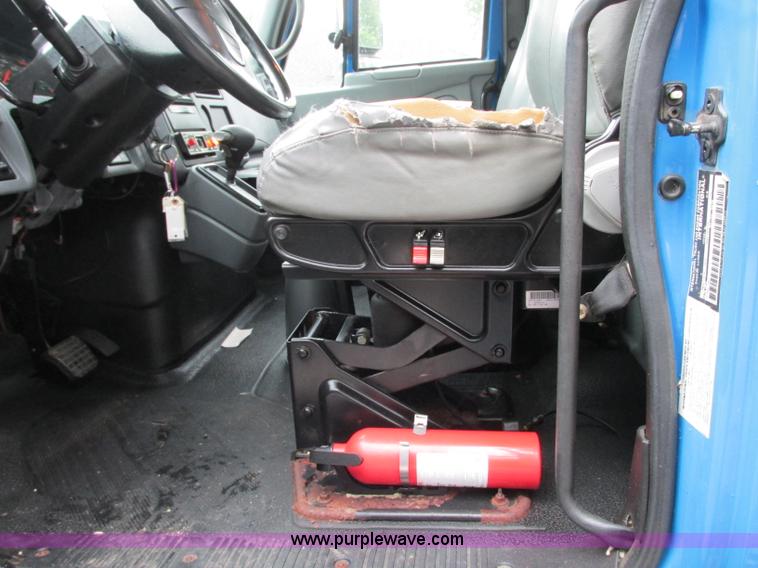 image for item B2954 2005 International DuraStar 4300 service truck