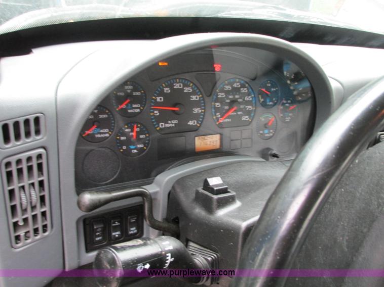 image for item B2954 2005 International DuraStar 4300 service truck