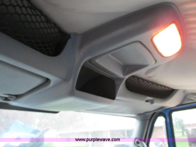 image for item B2954 2005 International DuraStar 4300 service truck