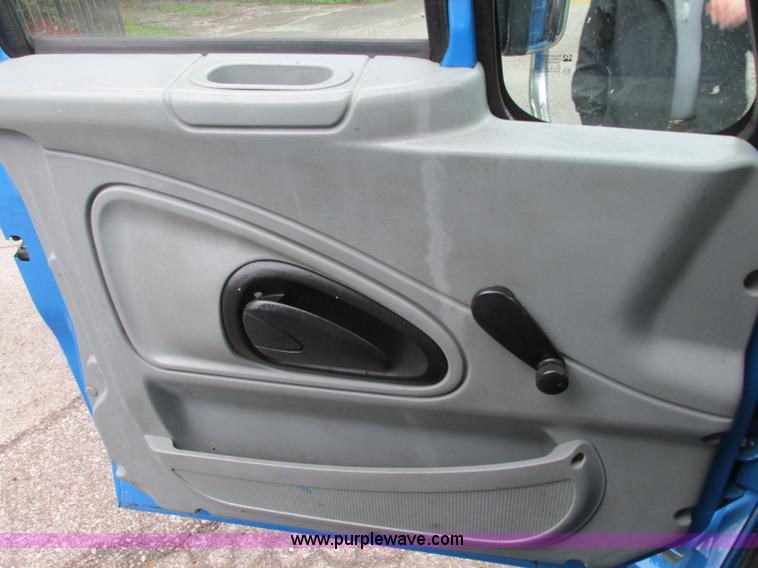 image for item B2954 2005 International DuraStar 4300 service truck