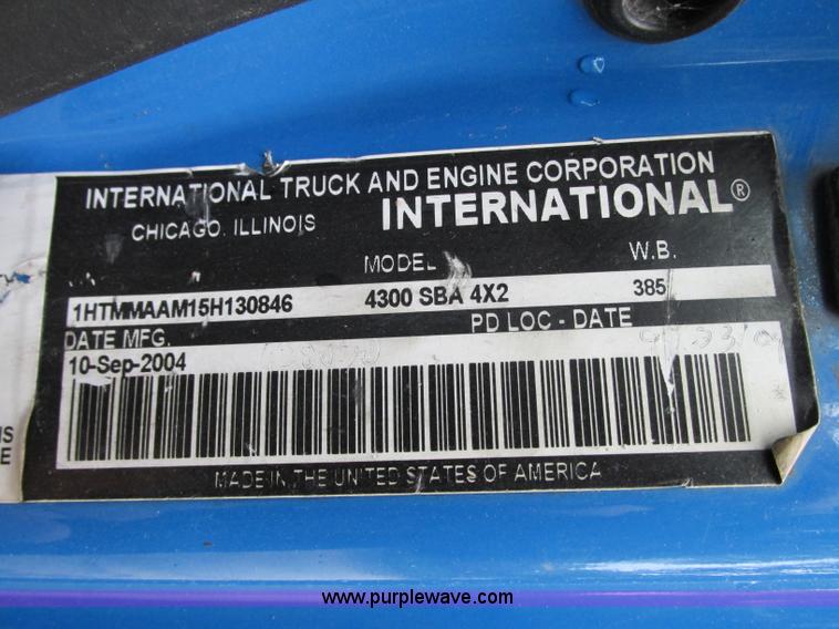 image for item B2954 2005 International DuraStar 4300 service truck