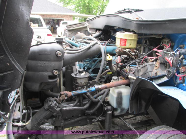 image for item B2954 2005 International DuraStar 4300 service truck