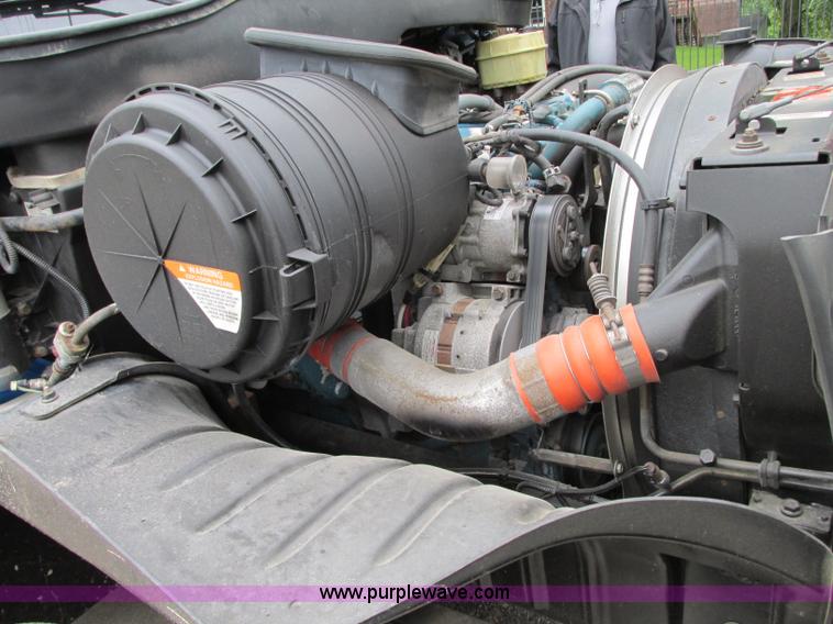 image for item B2954 2005 International DuraStar 4300 service truck