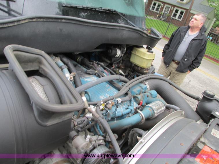 image for item B2954 2005 International DuraStar 4300 service truck