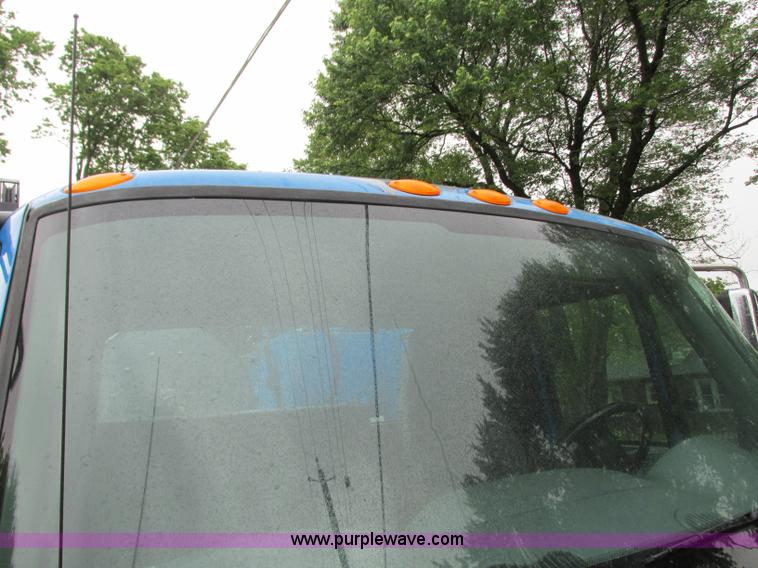 image for item B2954 2005 International DuraStar 4300 service truck