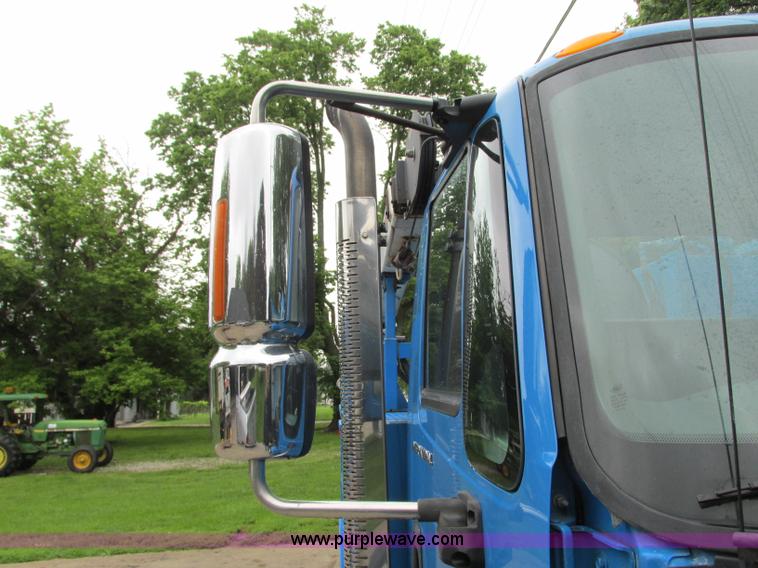 image for item B2954 2005 International DuraStar 4300 service truck