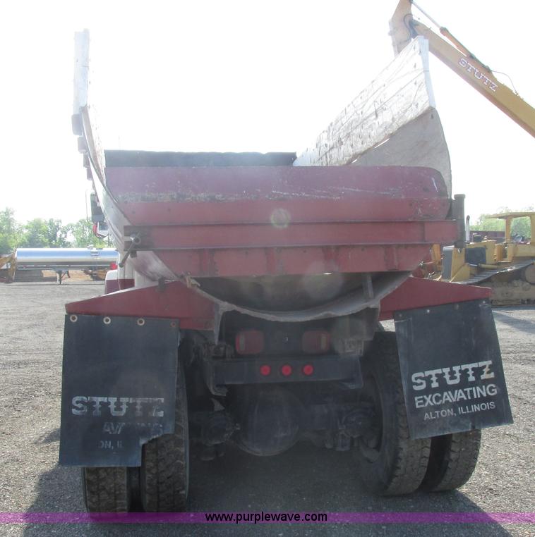 image for item BS9224 1989 Ford LNT8000 dump truck