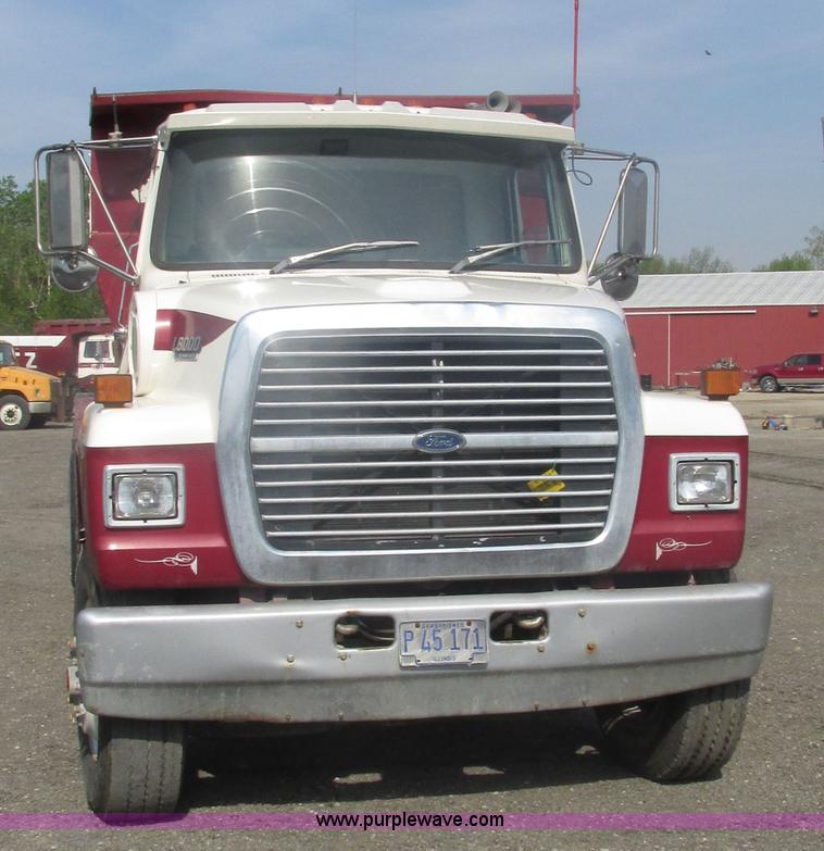 image for item BS9224 1989 Ford LNT8000 dump truck