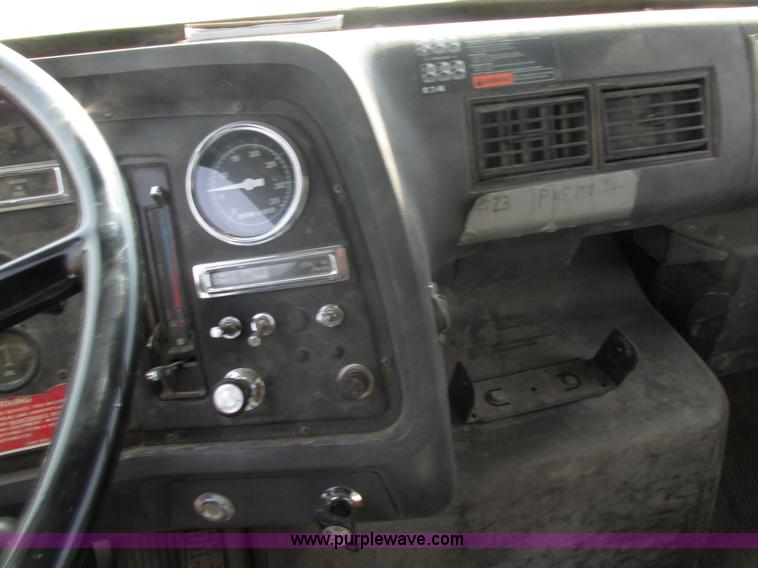 image for item BS9224 1989 Ford LNT8000 dump truck