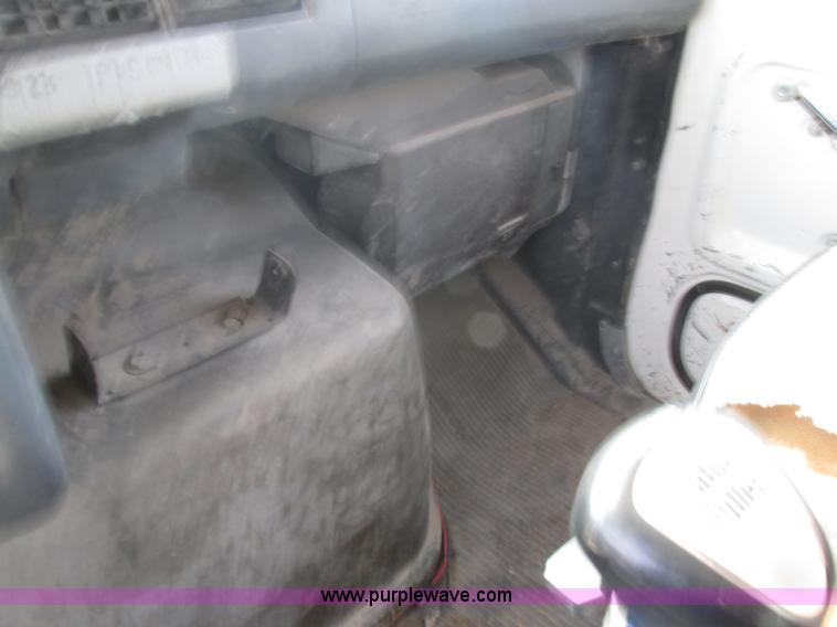 image for item BS9224 1989 Ford LNT8000 dump truck