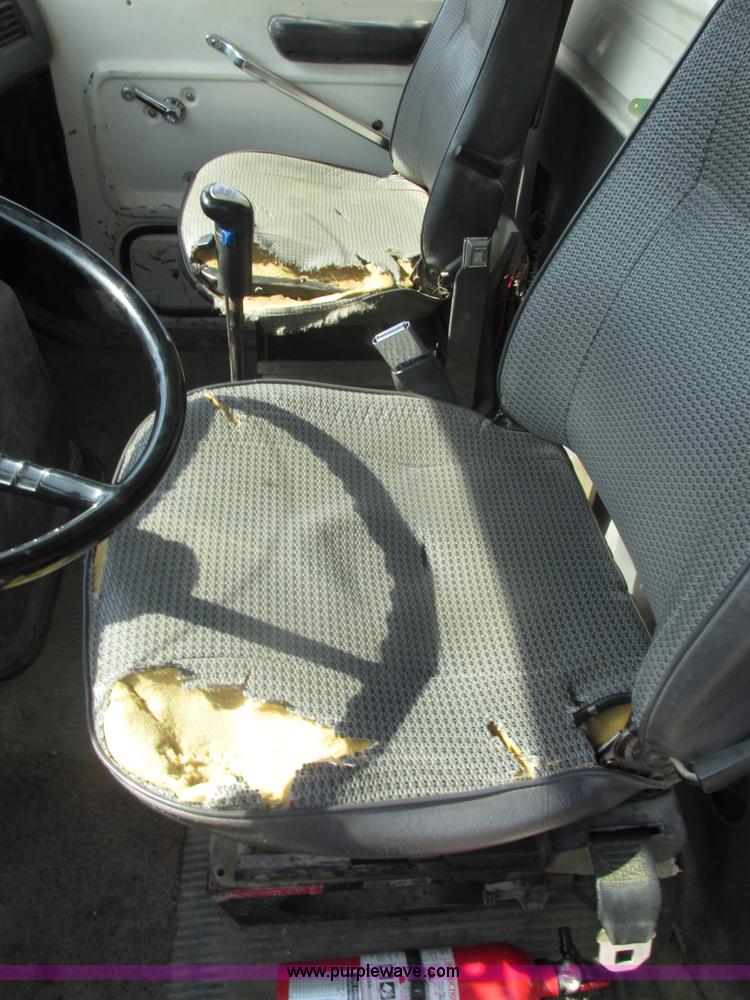 image for item BS9224 1989 Ford LNT8000 dump truck