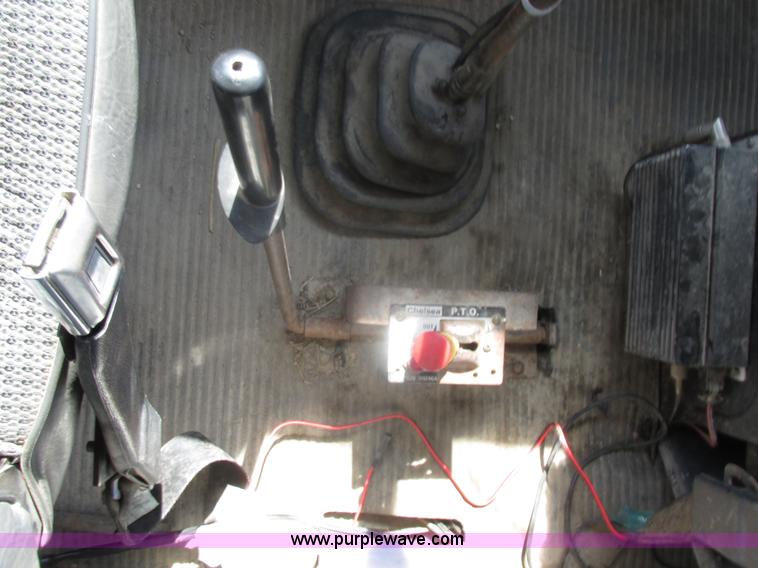 image for item BS9224 1989 Ford LNT8000 dump truck