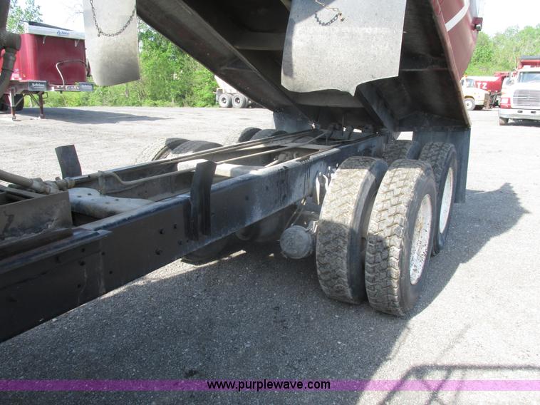 image for item BS9224 1989 Ford LNT8000 dump truck