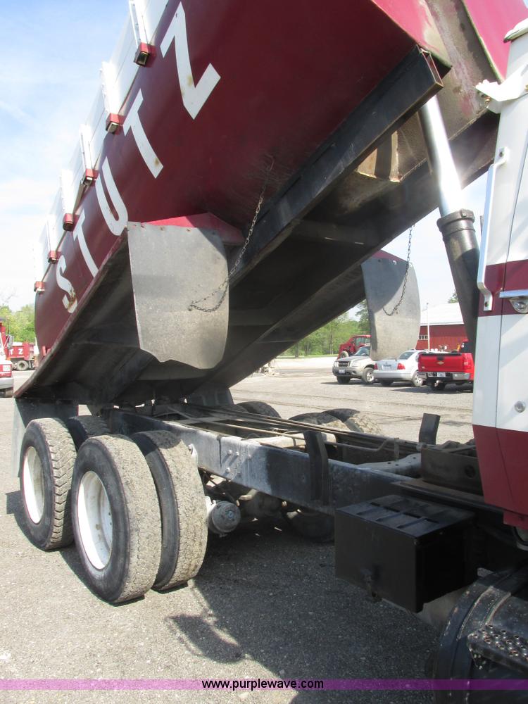 image for item BS9224 1989 Ford LNT8000 dump truck