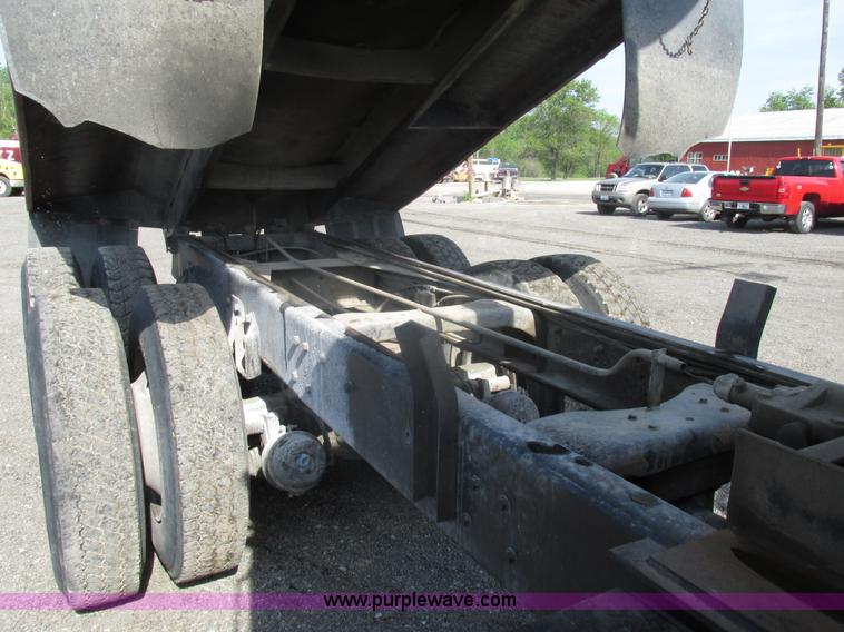 image for item BS9224 1989 Ford LNT8000 dump truck