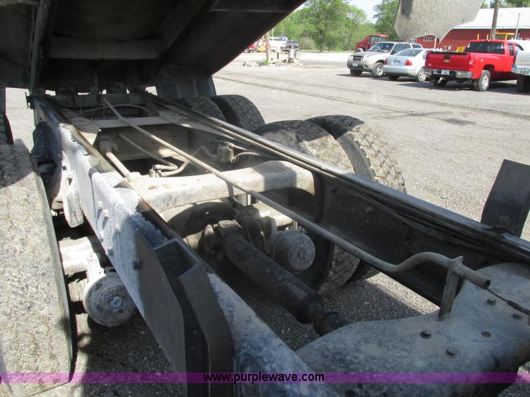 image for item BS9224 1989 Ford LNT8000 dump truck