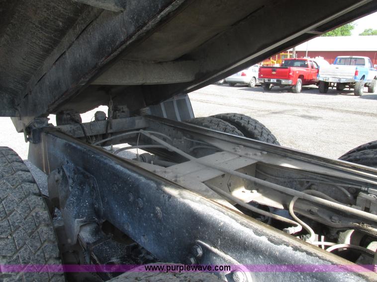 image for item BS9224 1989 Ford LNT8000 dump truck