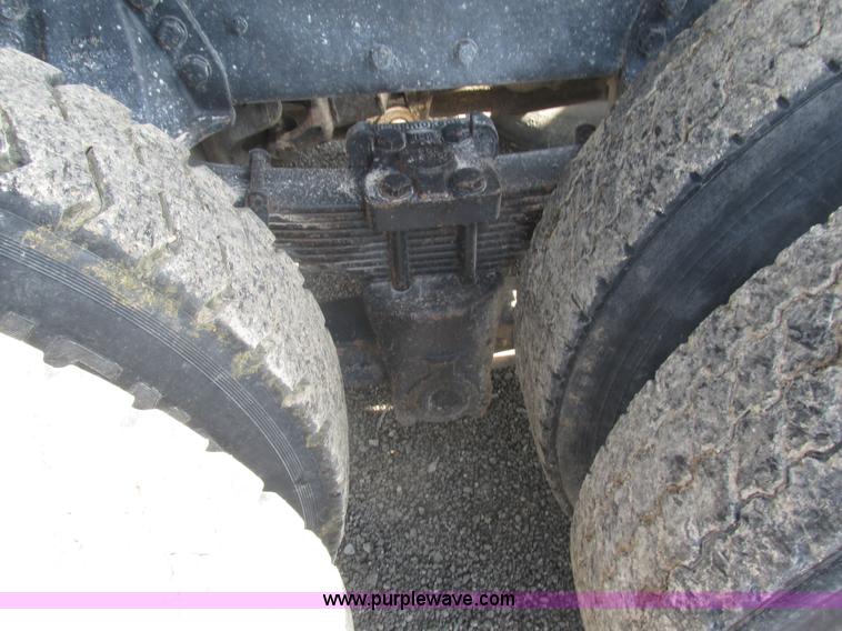 image for item BS9224 1989 Ford LNT8000 dump truck