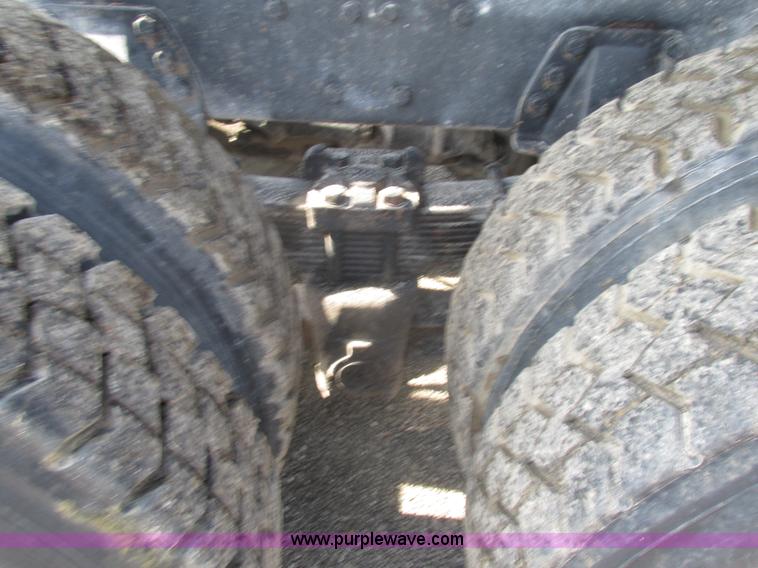 image for item BS9224 1989 Ford LNT8000 dump truck