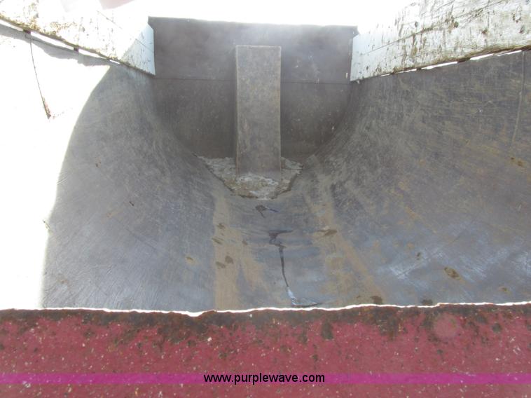 image for item BS9224 1989 Ford LNT8000 dump truck