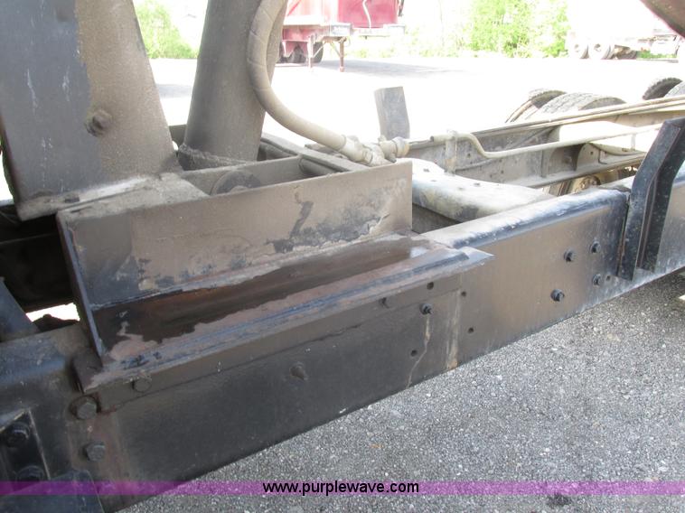 image for item BS9224 1989 Ford LNT8000 dump truck