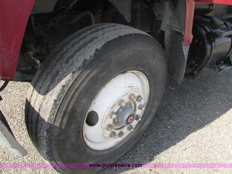 image for item BS9224 1989 Ford LNT8000 dump truck