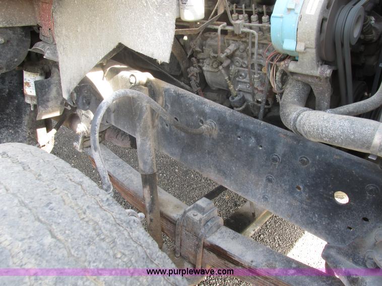 image for item BS9224 1989 Ford LNT8000 dump truck