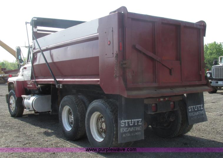 image for item BS9225 1989 Ford LT8000 dump truck
