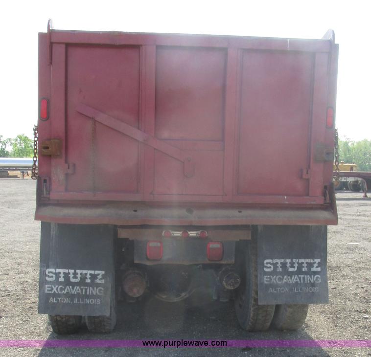 image for item BS9225 1989 Ford LT8000 dump truck