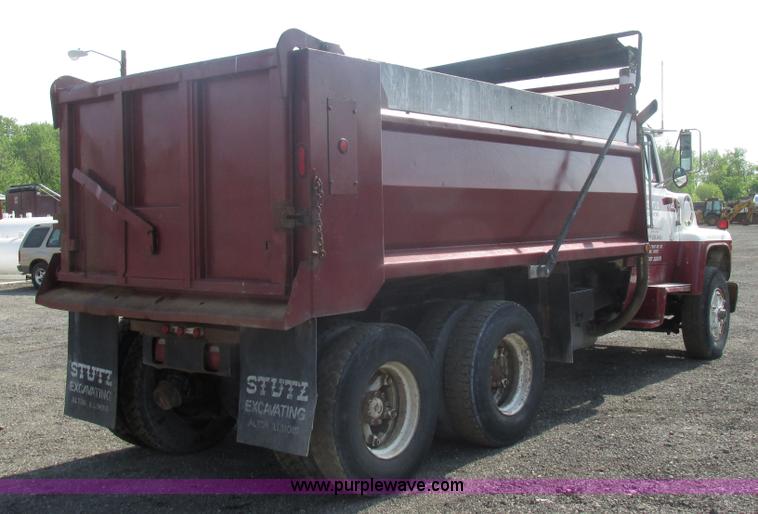 image for item BS9225 1989 Ford LT8000 dump truck