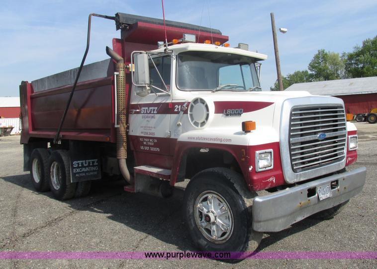 image for item BS9225 1989 Ford LT8000 dump truck