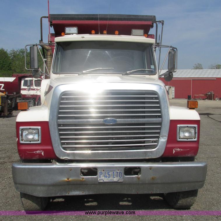image for item BS9225 1989 Ford LT8000 dump truck