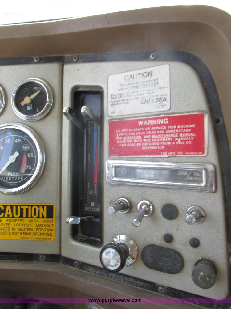 image for item BS9225 1989 Ford LT8000 dump truck