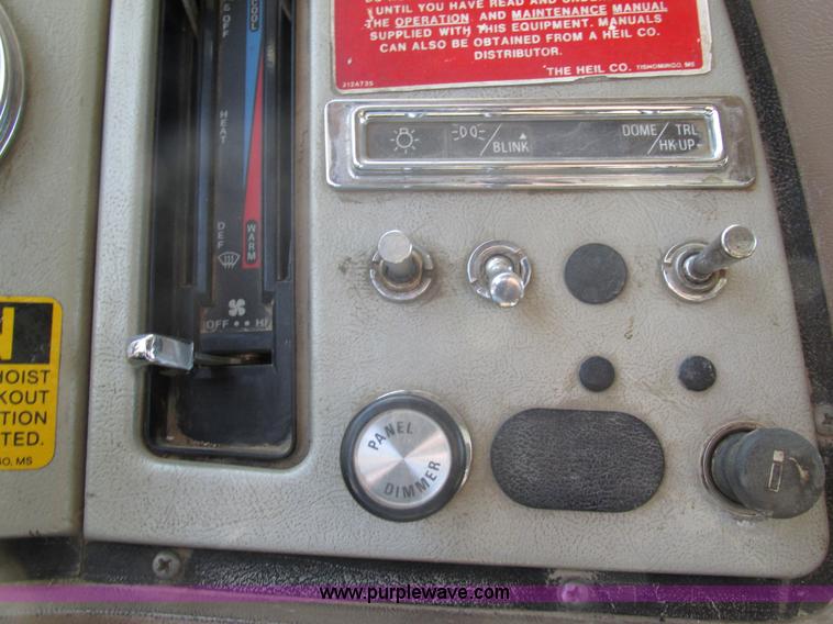 image for item BS9225 1989 Ford LT8000 dump truck