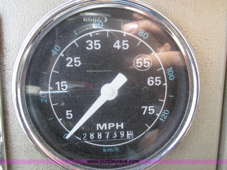 image for item BS9225 1989 Ford LT8000 dump truck