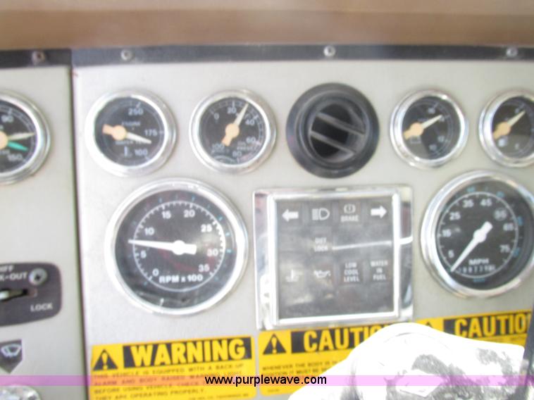 image for item BS9225 1989 Ford LT8000 dump truck