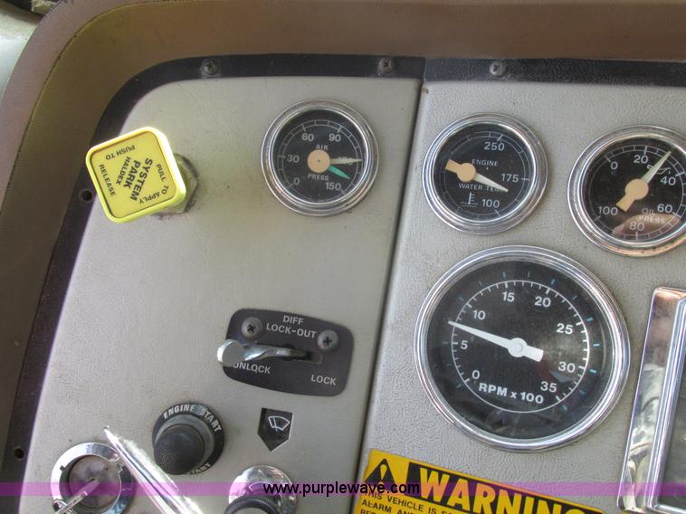 image for item BS9225 1989 Ford LT8000 dump truck