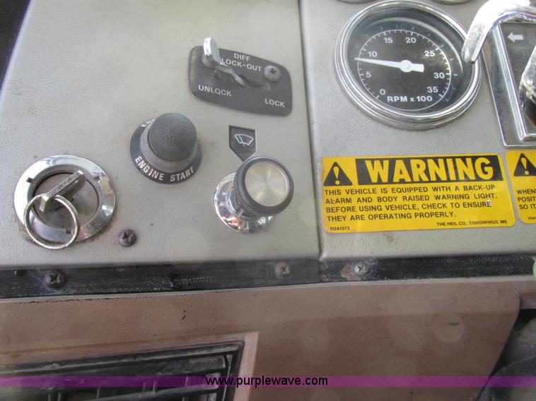 image for item BS9225 1989 Ford LT8000 dump truck