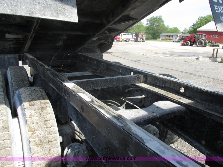 image for item BS9225 1989 Ford LT8000 dump truck