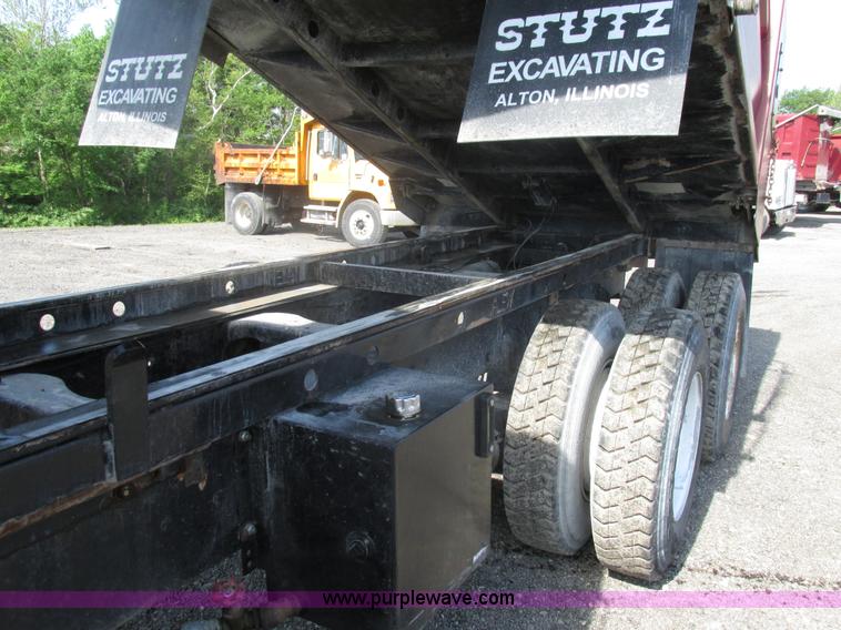 image for item BS9225 1989 Ford LT8000 dump truck