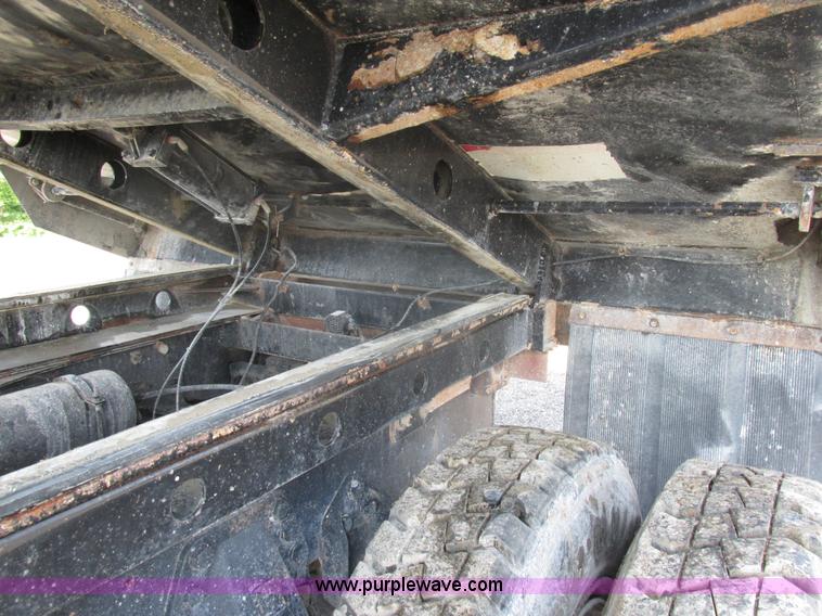 image for item BS9225 1989 Ford LT8000 dump truck