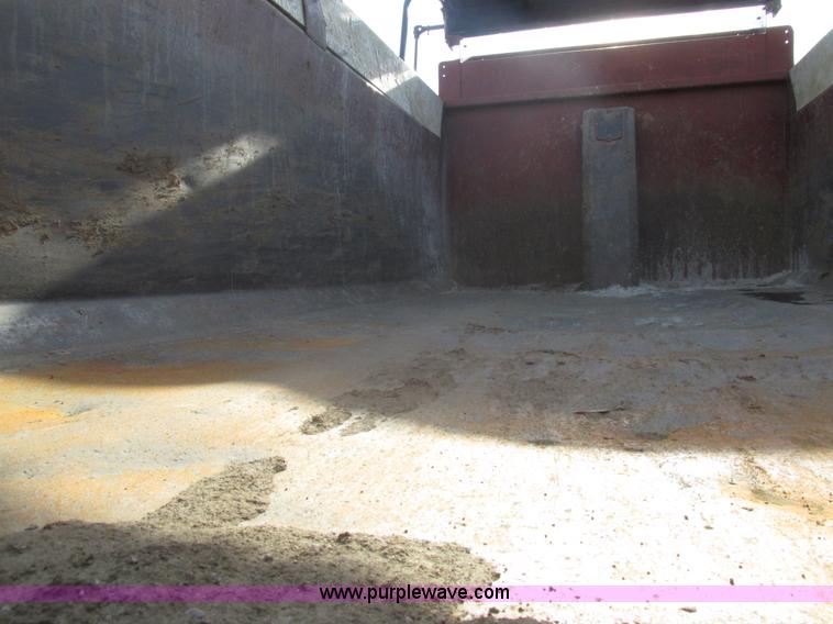 image for item BS9225 1989 Ford LT8000 dump truck